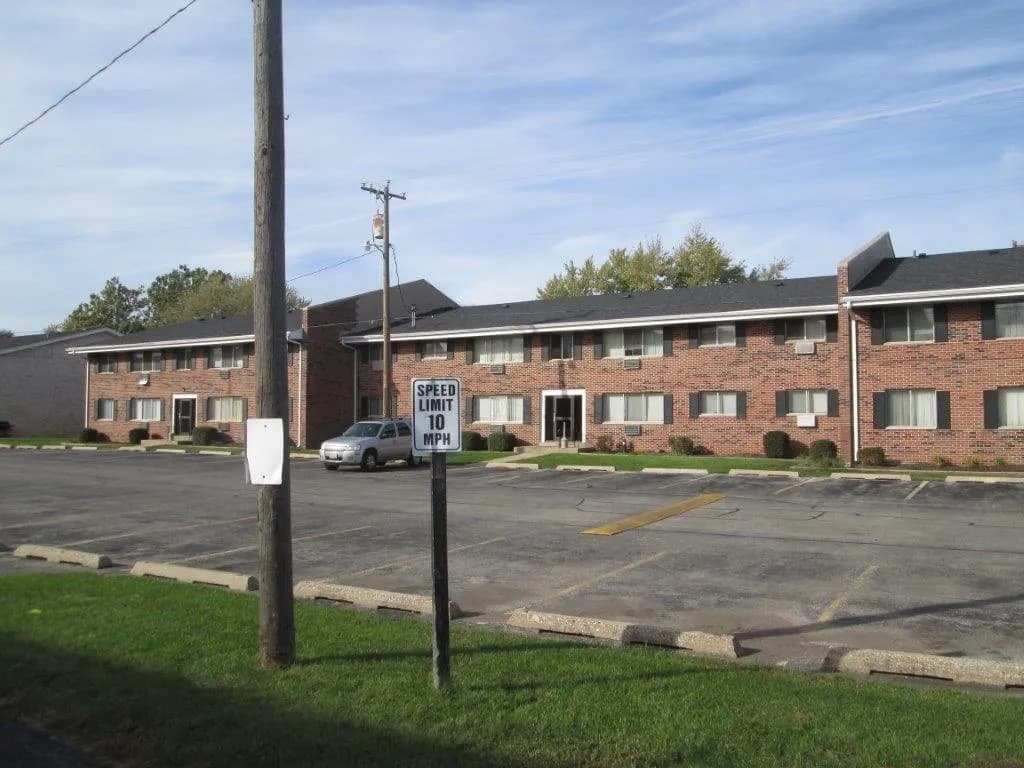 Rockford apartments for rent - Property image - HALSTED PARK APARTMENTS AND TOWNHOMES - 3