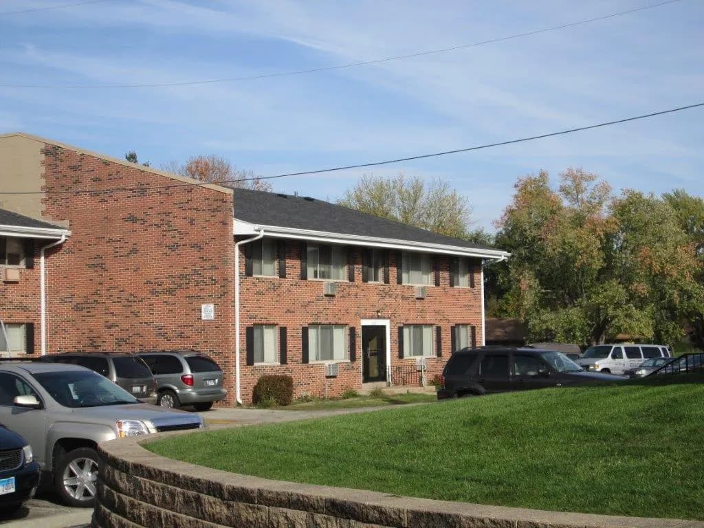HALSTED PARK APARTMENTS AND TOWNHOMES - Apartment - 4