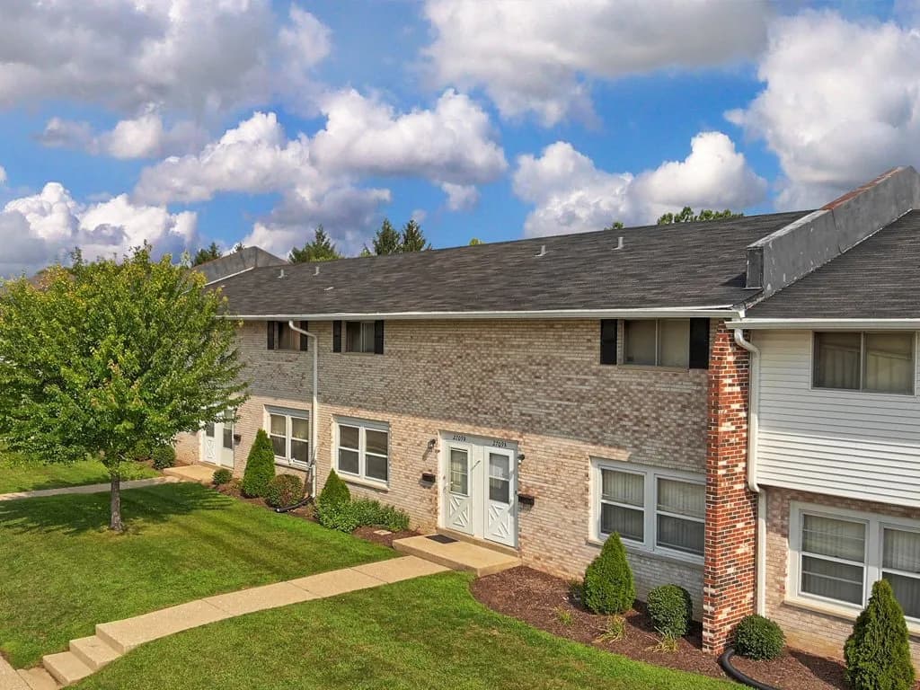 Rockford apartments for rent - Property image - HALSTED PARK APARTMENTS AND TOWNHOMES - 1