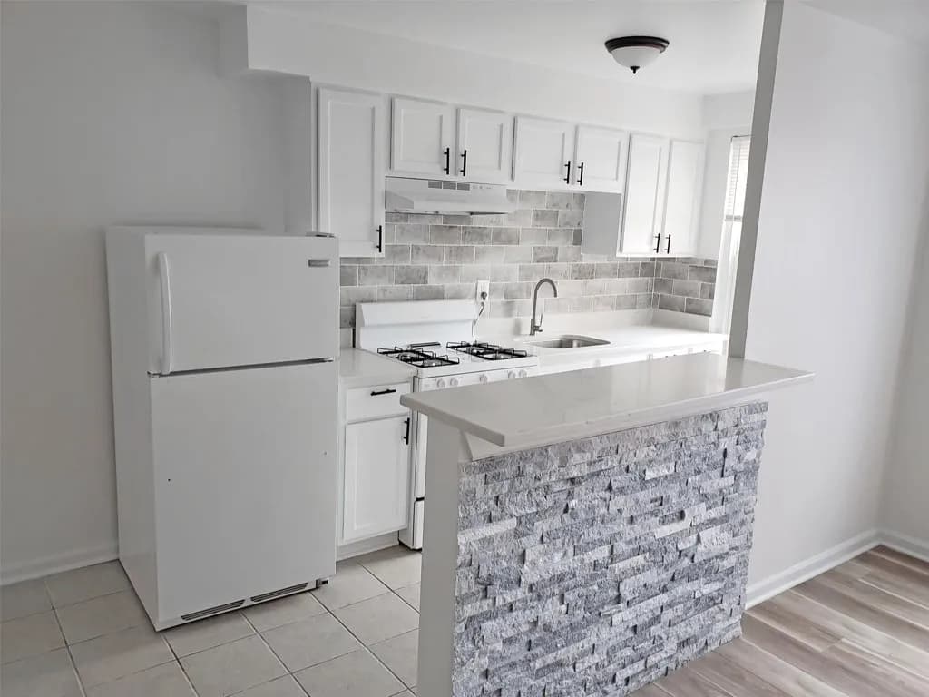 MAIN STREET APARTMENTS - Apartment - 14