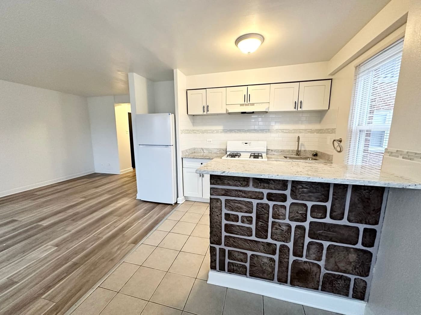 MAIN STREET APARTMENTS - Apartment - 20
