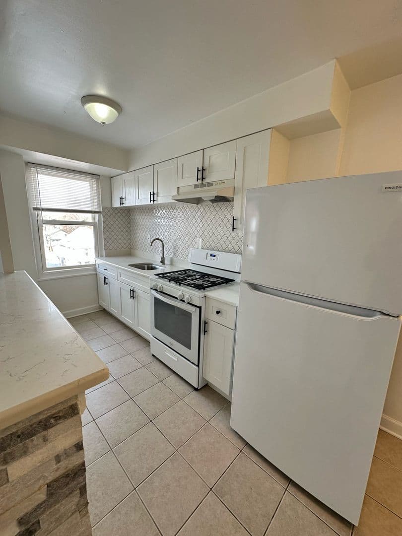 MAIN STREET APARTMENTS - Apartment - 21