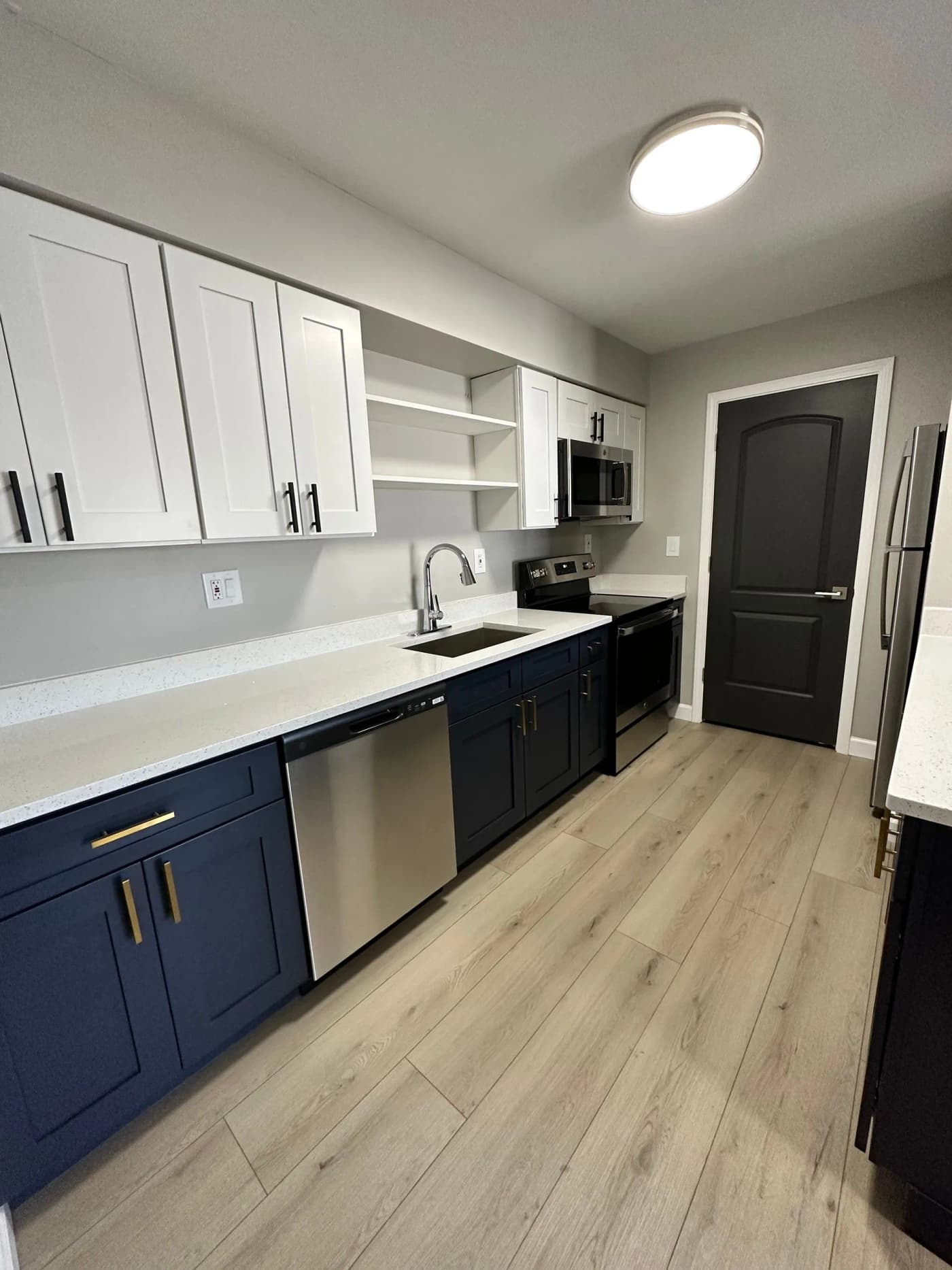 BRECKENRIDGE APARTMENTS - Apartment - 6