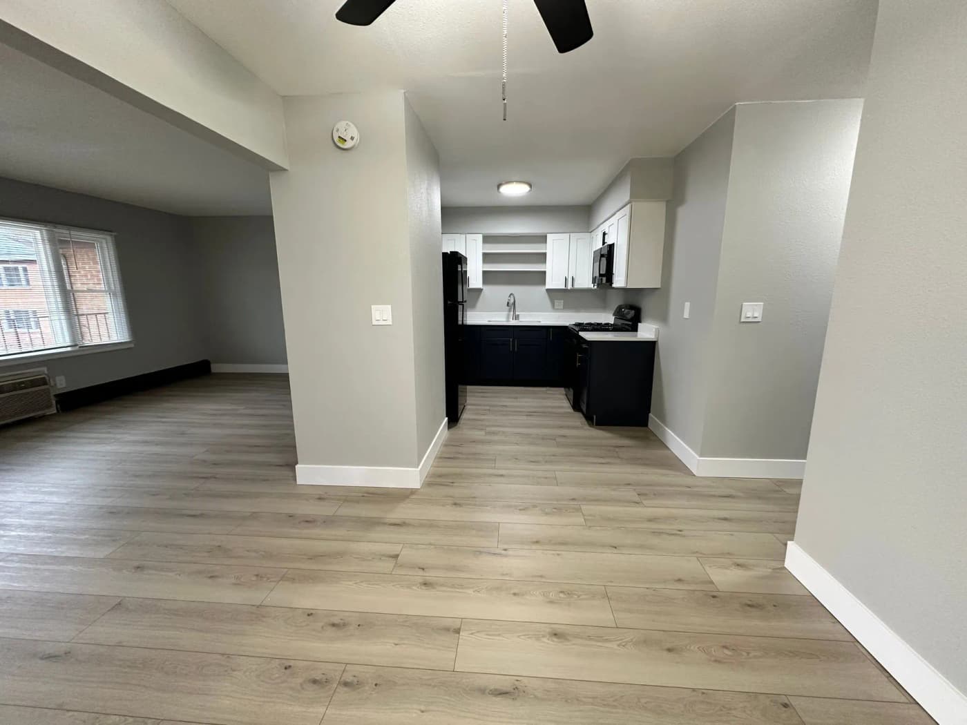 Harrison Beach Apartments - Apartment - 18