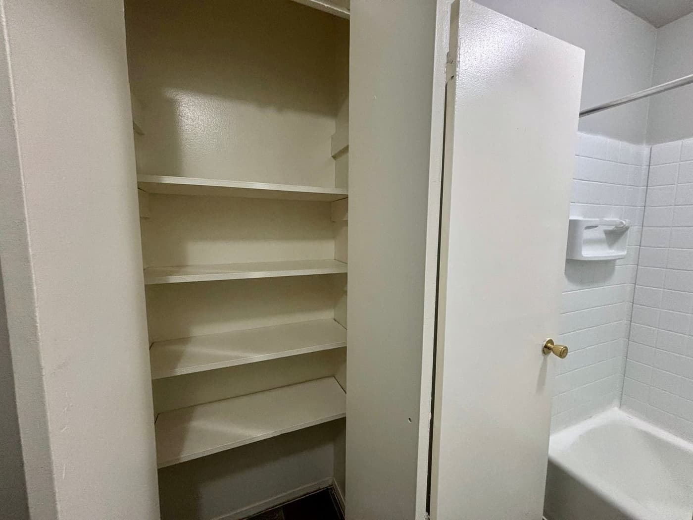 The Arbors - Rockford - Apartment - 66