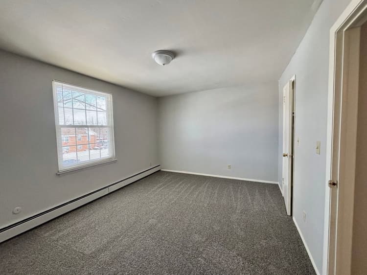 Rockford apartments for rent - image - large.jpg_21.jpeg