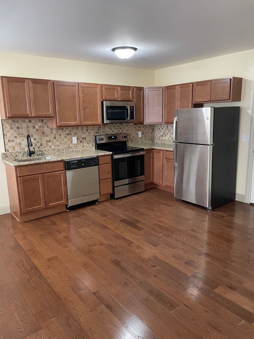 undefined apartments for rent - image - large (4).jpg - 3