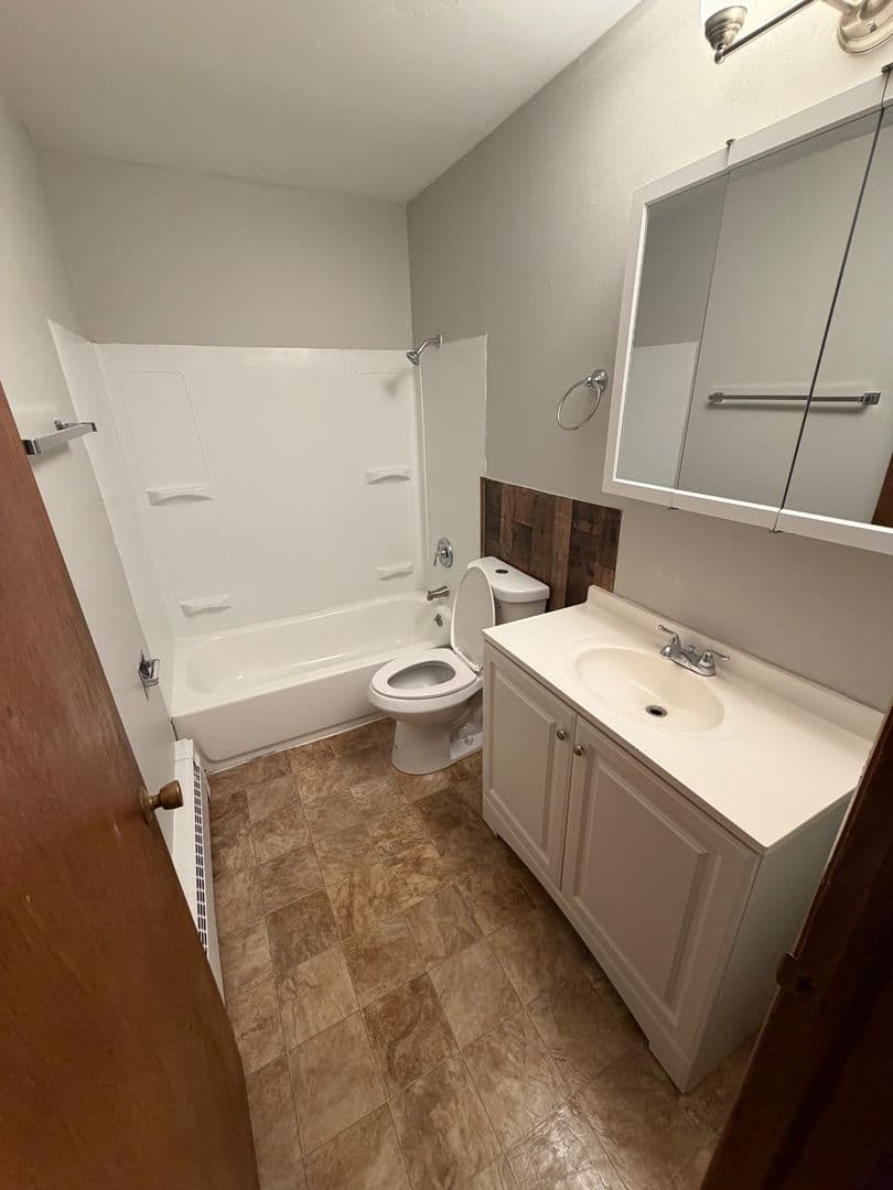 undefined apartments for rent - image - large (4).jpeg - 2