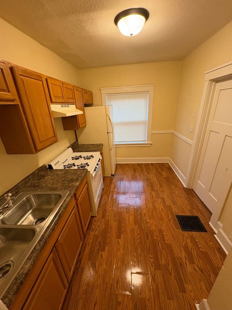 undefined apartments for rent - image - large (14).jpeg - 2