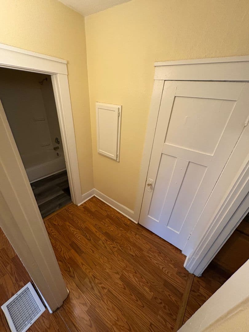 undefined apartments for rent - image - large (2).jpeg - 1