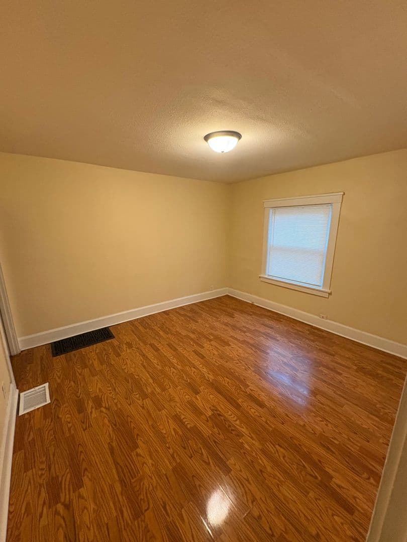 undefined apartments for rent - image - large (3).jpeg - 2