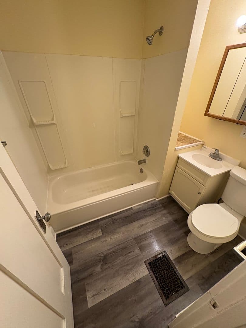 undefined apartments for rent - image - large (6).jpeg