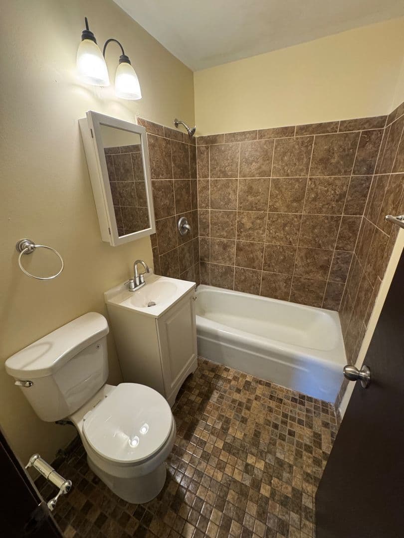 undefined apartments for rent - image - large (11).jpeg - 2