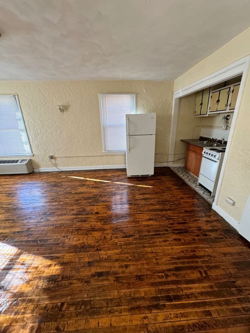 undefined apartments for rent - image - large (3).jpeg - 2