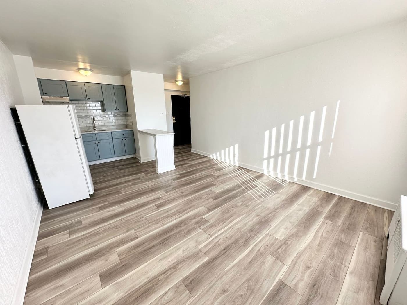 undefined apartments for rent - image - large (5).jpg - 3