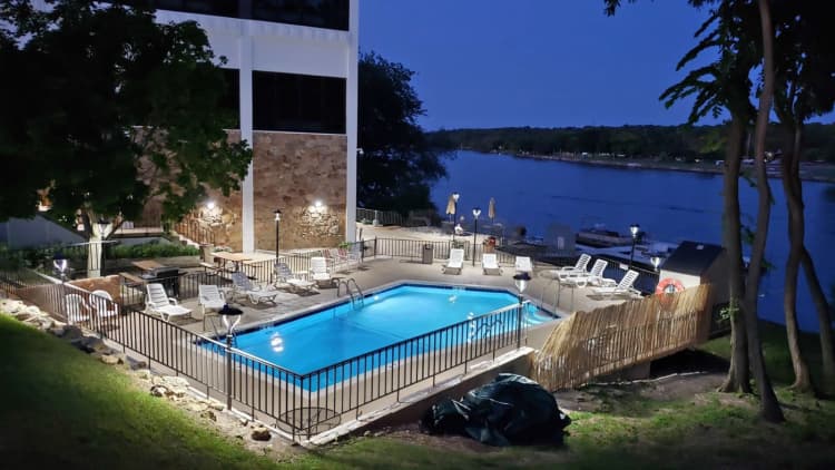Rockford apartments for rent - image - Pool+from+bridge+sidewalk-8bc75202-1920w.webp