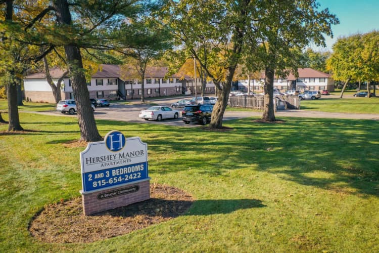 Rockford apartments for rent - image - Manor-62-35037fc5-1920w.webp