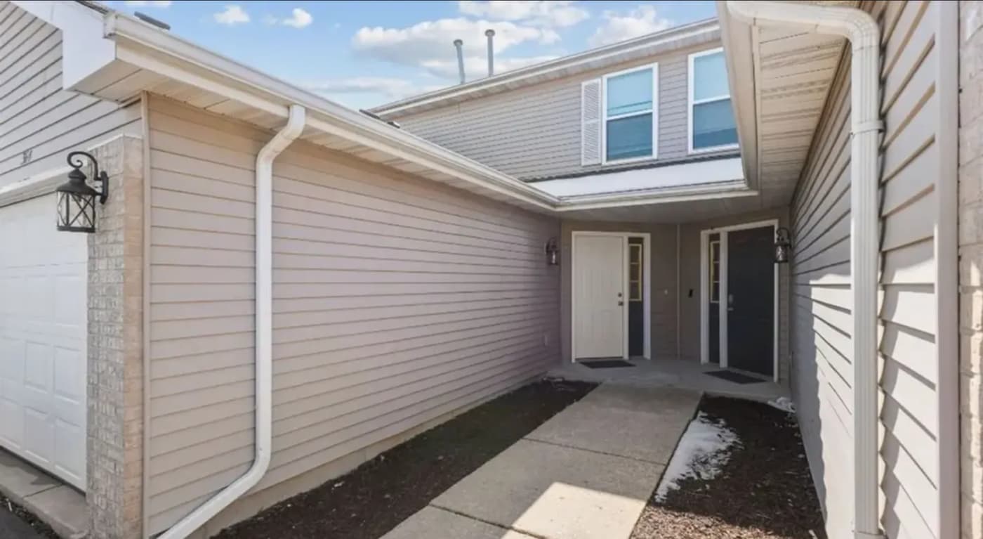 Rockford apartments for rent - Property image - Rockford Townhomes East - 1