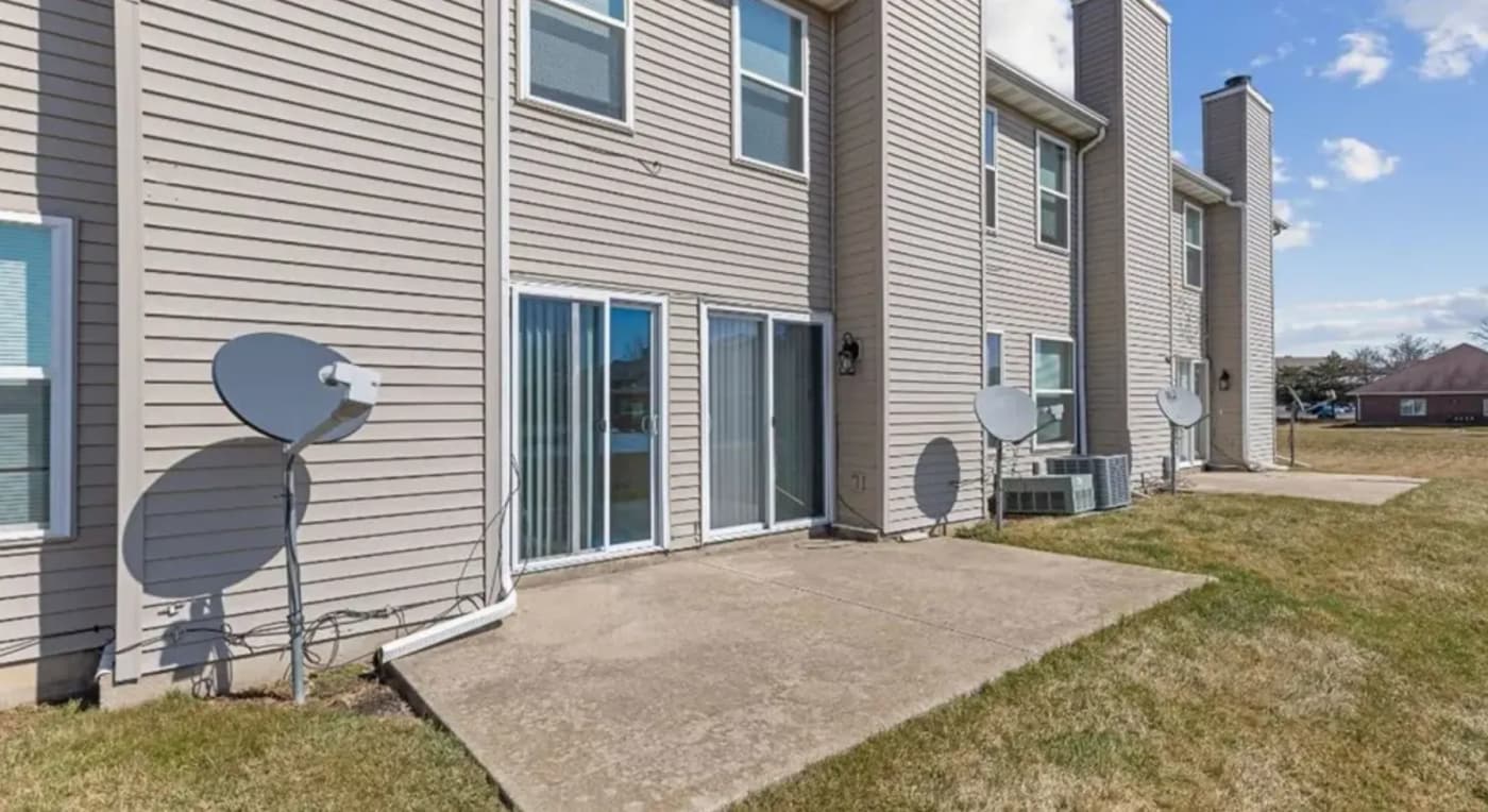 Rockford apartments for rent - Property image - Rockford Townhomes East - 3