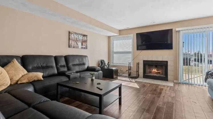 Rockford apartments for rent - image - 2023-07-18+20_54_35-Rockford+Townhomes+East+Apartments+-+362+Amphitheater+Dr-+Rockford-+IL+61107+-+Z-1920w.webp