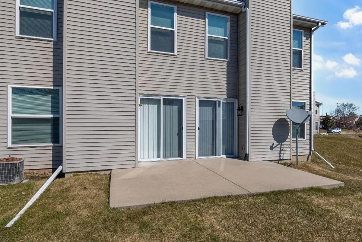 Rockford apartments for rent - Property image - 372 Amphitheater Drive - 3