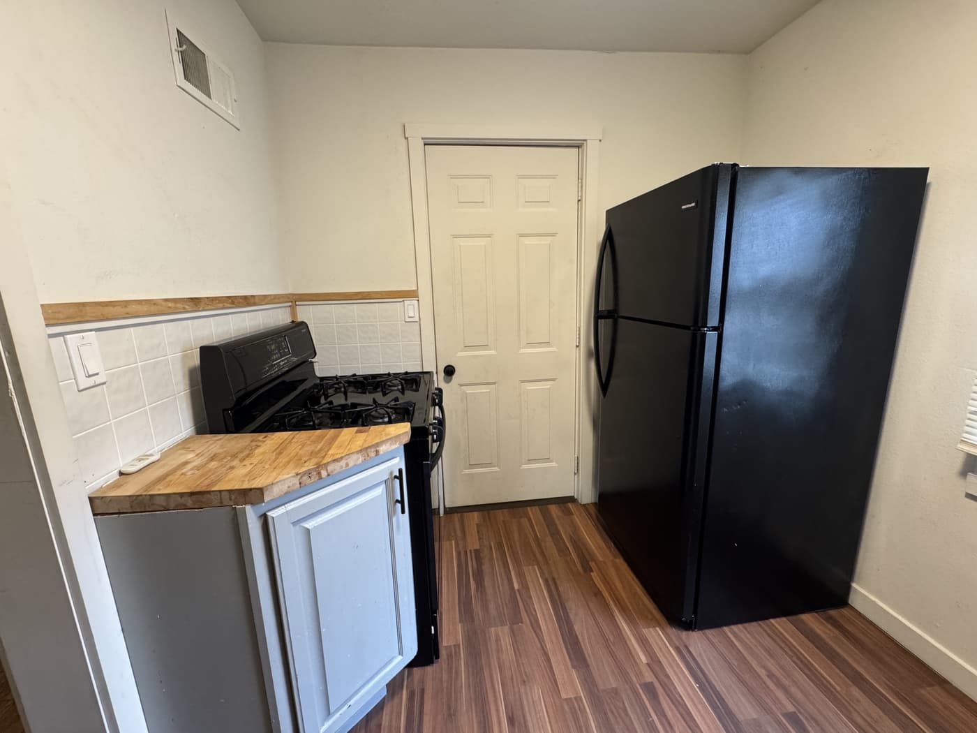 undefined apartments for rent - image - 433aeb8220f448c7aded267a0a76a15c.jpg