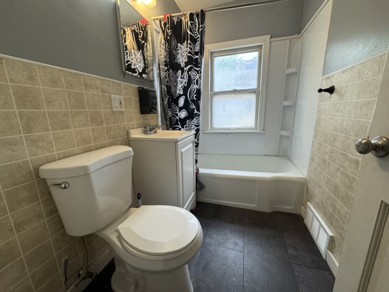 undefined apartments for rent - image - 4f0ac5b5958f45b9bd3ce1c13e06826e.jpg